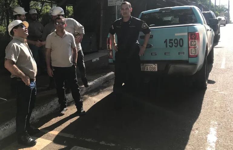 El presidente de la ANDE, Félix Sosa, recorrió este domingo la zona céntrica con autoridades policiales y del Ministerio Público.