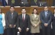 La nueva defensora del Pueblo adjunta, Natalia Sosa (centro) junto al presidente de la Cámara de Diputados, Raúl Latorre (ANR, HC) y otros miembros de la mesa directiva.