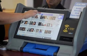 Llamativamente, el proceso de licitación para el alquiler de urnas electrónicas para las elecciones municipales del año que viene fue cancelado. Hoy el Senado escuchará explicaciones.