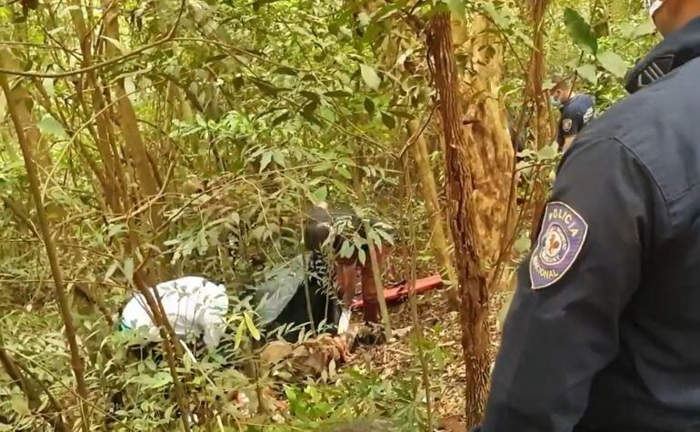 El cuerpo fue hallado en una zona boscosa de Los Cedrales.