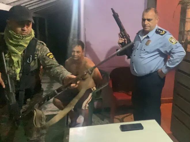 Detención de Mario Misael Cuevas, acusado de ser el cabecilla de la banda que asesinó a José Osmar Arce (12) en Tavaí.