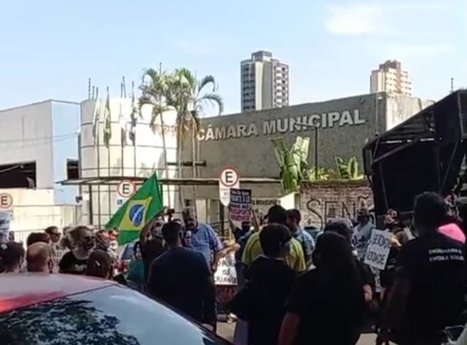 Los manifestantes se movilizaron frente a la Junta Municipal de Foz de Yguazú.