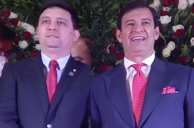 El ministro de la Juventud, Edgar Colman (izquierda) y el senador, Silvio "Beto" Ovelar (derecha), en el acto de ayer en la asunción del intendente de Coronel Oviedo.