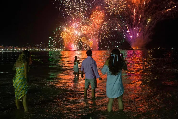 31 de diciembre de 2019, la última gran fiesta de fin de año en la playa de Copacabana en Rio de Janeiro, Brasil. La variante Ómicron obligó a suspender la fiesta de este año.