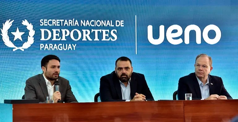 Juan Gustale, presidente de ueno; César Ramírez, ministro de Deportes, y Camilo Pérez, presidente del Comité Olímpico.