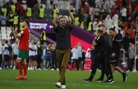 El seleccionador de España Luis Enrique, al final de un partido de los octavos de final del Mundial de Fútbol Qatar 2022 entre Marruecos y España en el estadio Ciudad de la Educación en Rayán (Catar). EFE/ JJ Guillén