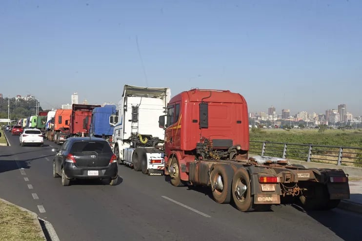 Sin acuerdo sobre el costo de los fletes, los camioneros anunciaron que seguirán con las movilizaciones.