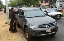 bendicion-de-vehiculos-franciscanos-capuchinos-104652000000-1829094.jpg