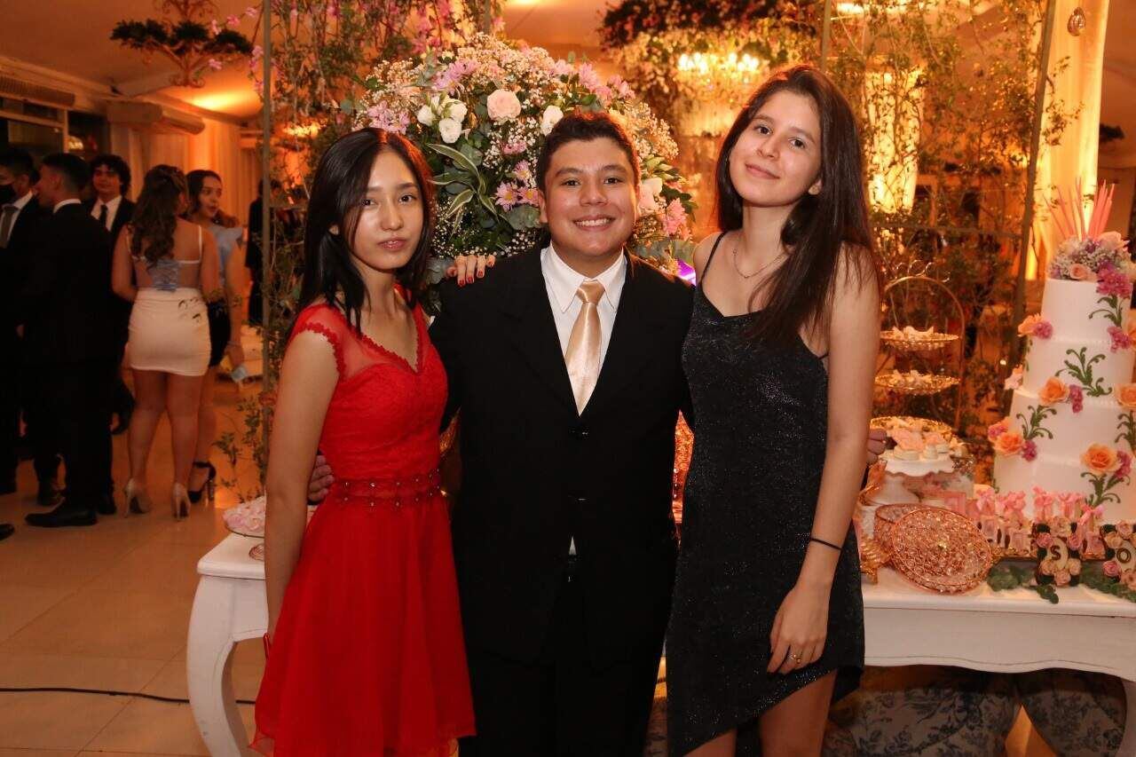 Llury Kim, Ulises Benítez y Gabriela González.