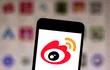 Logo de la red social Weibo en un teléfono celular inteligente.