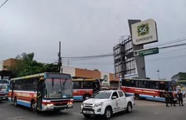 La Dinatran había cancelado la licencia a la Empresa de Transporte Ciudad de Paraguarí, pero sigue operando con una medida cautelar y un estudiante denunció formalmente que no le cobra medio pasaje, como estipula la ley del boleto estudiantil.