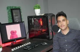 Con videos relacionados a juegos y sus clasificaciones, Lucas Melgarejo (20) se abre paso en el mundo virtual como youtuber.