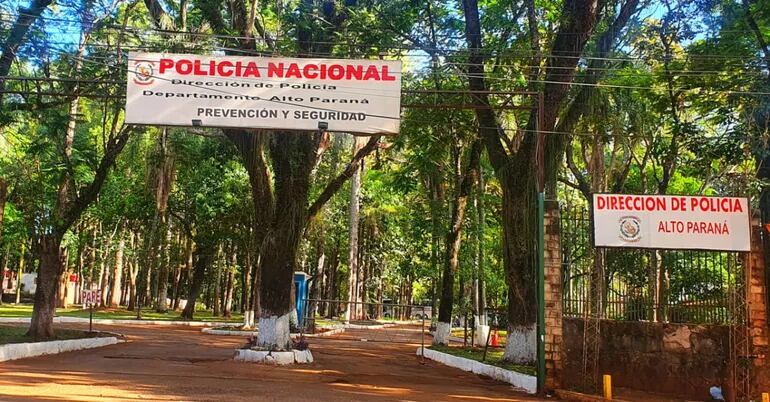 La Dirección de Policía del Alto Paraná funciona dentro del predio de la Gobernáción.