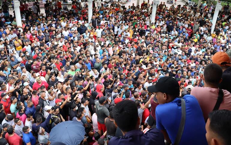 México recibió más de 130.000 solicitudes de asilo en 2021, la tercera cifra más alta de cualquier país del mundo, de las que aproximadamente 90.000 se presentaron en Tapachula, en la frontera con Guatemala.