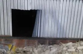 Abrieron la pared de un galpón para hurtar máquinas e implementos agrícolas en Nueva Alborada.