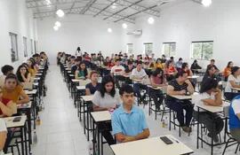 Más 300 estudiantes se presentaron al examen de competencias básicas en la Universidad Nacional de Pilar (UNP) con el objetivo deacceder a  las becas del Gobierno Nacional.