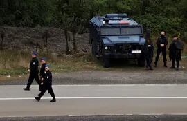 Unidad de Operaciones Especiales de la Policía de Kosovo, patrullando cerca de la frontera con Serbia.