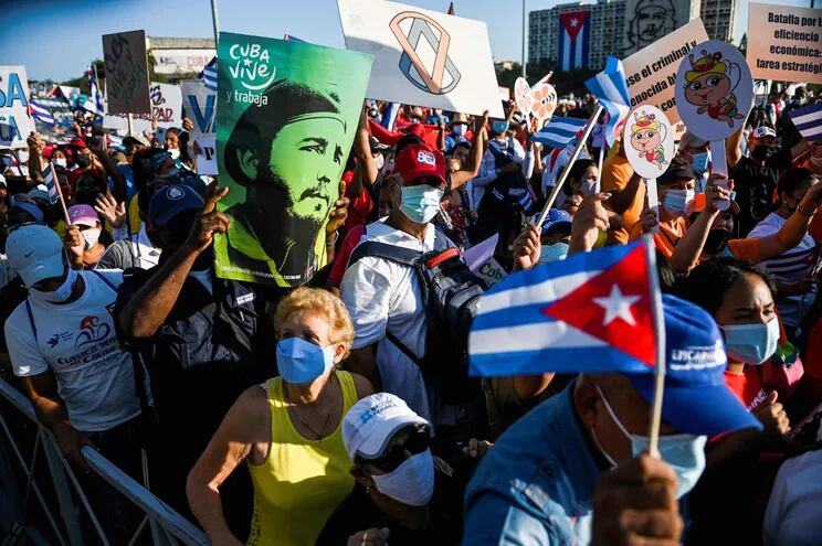 Masiva marcha por el día del trabajador en Cuba.