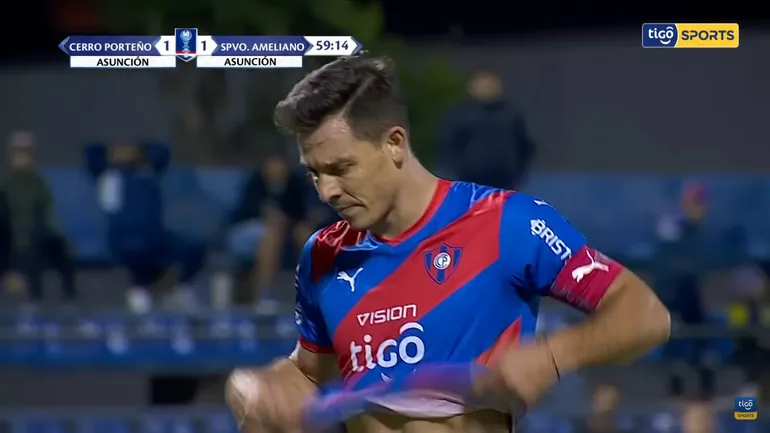 Diego Churín lamenta un gol desperdiciado en la derrota y eliminación de Cerro Porteño en la Copa Paraguay.