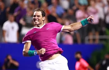 Rafael Nadal de España celebra al ganar el Abierto Mexicano de Tenis hoy, ante Cameron Norrie de Gran Bretaña, en Acapulco (México).