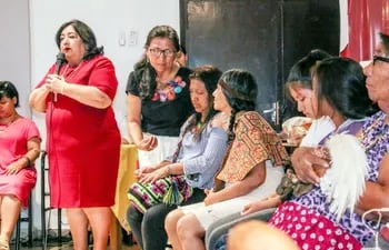 La ministra de la Niñez, Teresa Martínez, participó del encuentro de mujeres y juventudes indígenas.
