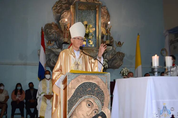 Monseñor Joaquín Robledo presidió la misa central en honor a la Natividad de María, protectora de la ciudad de Guarambaré.