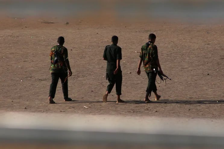 Hombres armados en Jartúm, Sudán, el pasado lunes.