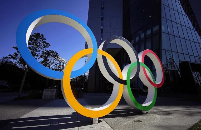 Aplazamiento le costará al COI “centenares de millones”. En la foto los anillos olímpicos.