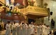 Representación de niños y niñas en el altar del Santuario María Auxiliadora de Asunción.