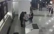 La sospechosa de tráfico de cocaína se perdió en el aeropuerto internacional Silvio Pettirossi y pidió ayuda a un agente de la SENAD, quien detectó su actitud sospechosa y revisó su maleta.