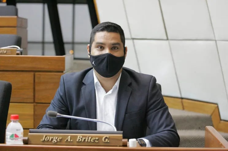 Diputado, Jorge Brítez, presentó el proyecto para eliminar el uso obligatorio del tapabocas