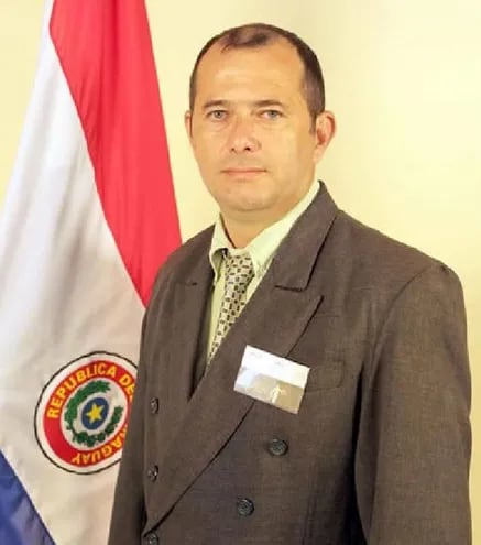 Juez Leopoldo Villalba Morel, de Primera Instancia en lo Civil, Comercial y Laboral de la ciudad de Fuerte Olimpo.