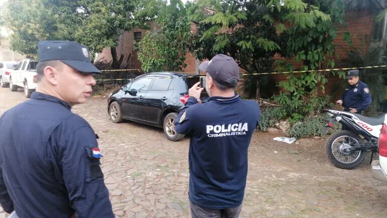 Agentes de la Policía inspeccionaron el lugar de abandono del automóvil de Francisco Ortiz Peña.
