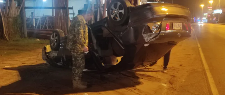 Militar volcó con su vehiculo y luego dio positivo al alcotest.