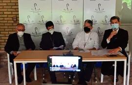 Representantes de la Conferencia Episcopal Paraguaya durante una conferencia de prensa, este viernes.