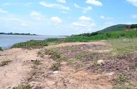 el-rio-paraguay-en-un-sector-del-puerto-de-fuerte-olimpo-se-presenta-en-optimas-condiciones--202216000000-1416388.jpg