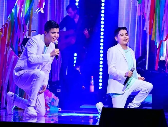 Mino y Óscar durante su presentación en el programa The Voice Kids de Alemania. Aquí cantaron “Hero” y salieron segundos. Ambos destacaron el apoyo que recibieron de gente de todo el mundo y especialmente de Paraguay.