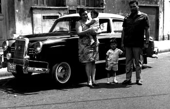 Los paraguayos residentes en Buenos Aires llegaron a Asunción a bordo de su taxi en 1968.