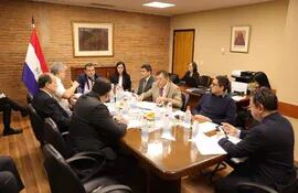 Reunión de la comisión de Legislación del Senado con el ministro del Interior, Enrique Riera.
