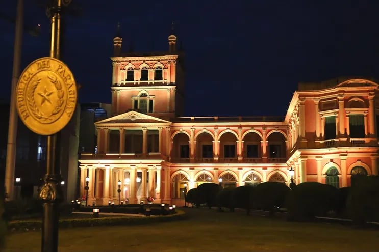 El Palacio de López se iluminó de amarillo en el Día de Prevención de Suicidio.
