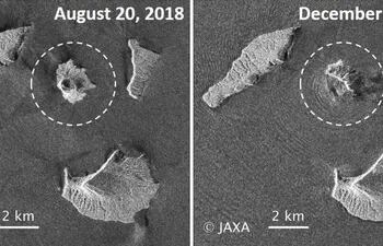 combo-de-imagenes-cedido-por-la-agencia-aeroespacial-de-japon-jaxa-el-27-de-diciembre-del-2018-que-muestra-con-circulos-el-volcan-anak-krakatau-que-75816000000-1790811.JPG