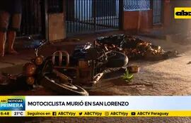 Motociclista murió en San Lorenzo, llevó la cabeza contra cordón de acera y el portón