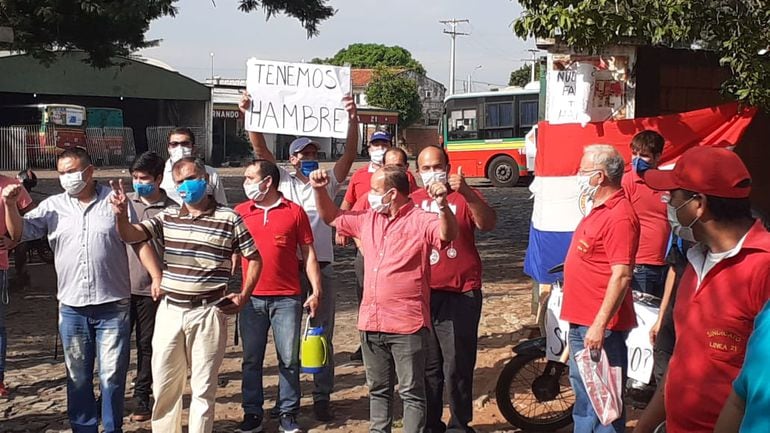 Choferes de la Línea 21 se manifestaban este martes en San Lorenzo.