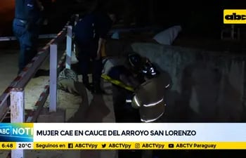 Mujer cae al cauce del arroyo San Lorenzo