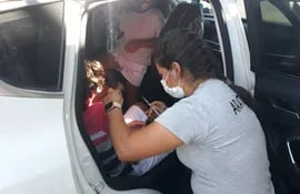 Entre ayer y hoy fueron vacunados más 800 niños en el Rubén Dumot.