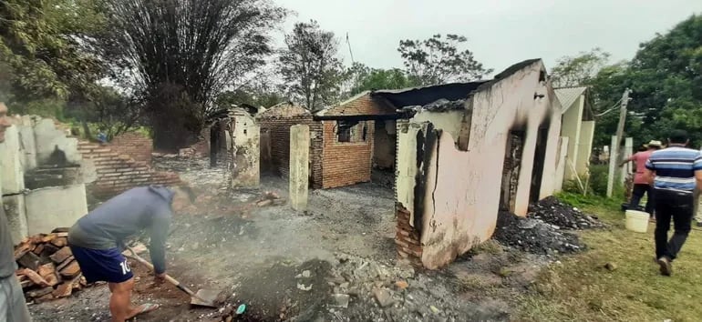 Cenizas y restos de una vivienda que se incendió. (archivo).