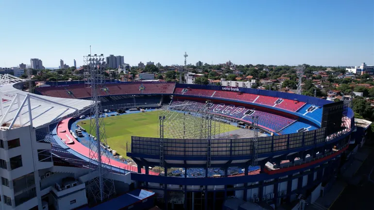 Vista aérea del estadio La Nueva Olla después del concierto de Karol G.