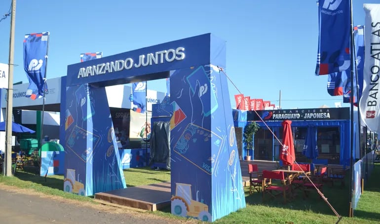 Stand de la Financiera Paraguayo Japonesa en la Feria Innovar 2024, que culmina en la fecha.