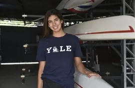 Nicole Martínez, remera paraguaya en Yale.