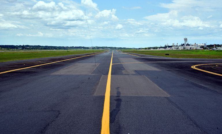 El taxiway del aeropuerto internacional Silvio Pettirossi, que será convertida también en pista de aterrizaje y despegue.